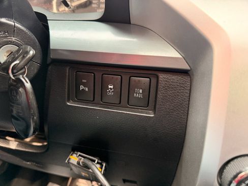 Used 2014 Toyota Tundra Platinum image 30