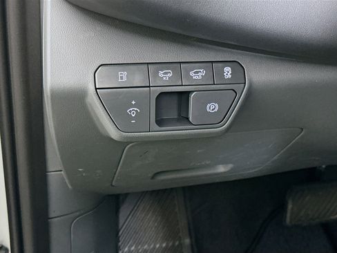 Used 2024 Kia EV9 Light Long Range RWD image 17