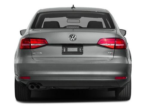 Used 2017 Volkswagen Jetta SE image 5