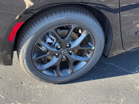 New 2026 Chrysler Pacifica Limited w/ S Appearance Package image 5