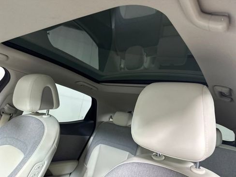 Used 2025 Genesis GV60 Advanced image 12