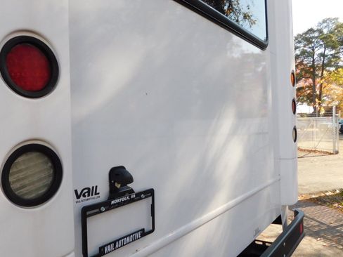 Used 2017 Ford F550 2WD Regular Cab Super Duty image 9