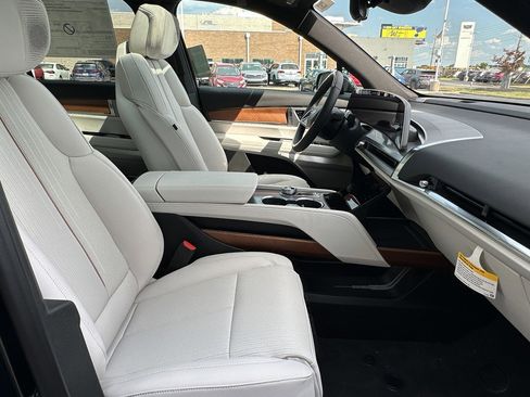 New 2026 Cadillac Vistiq Luxury image 16