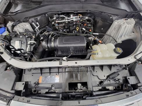 Used 2023 Ford Explorer XLT w/ Equipment Group 202A image 8