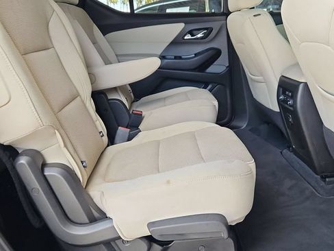 Used 2023 Chevrolet Traverse LT FWD image 26