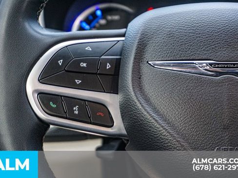 Used 2024 Chrysler Pacifica Limited FWD image 32