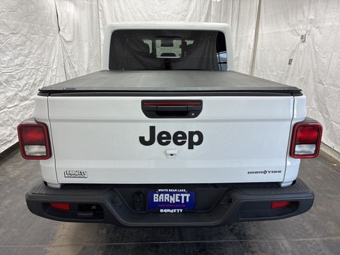 Certified 2025 Jeep Gladiator Sport AWD/4WD image 9