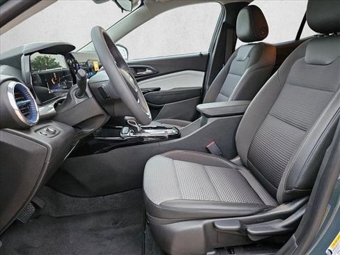 Used 2025 Chevrolet Trax LT image 15