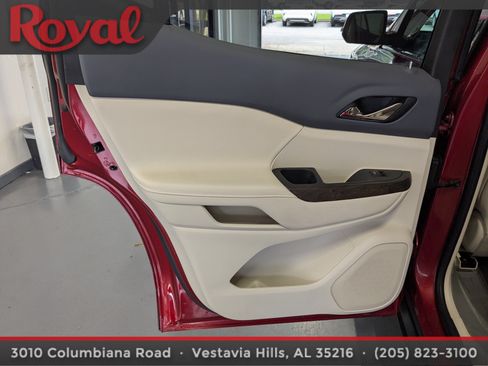 Used 2021 GMC Acadia Denali w/ Denali Ultimate Package AWD/4WD image 16