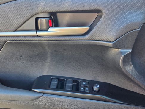 Used 2025 Toyota Camry SE image 30