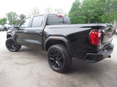 Used 2023 GMC Canyon Denali w/ Denali Black Edition AWD/4WD image 15