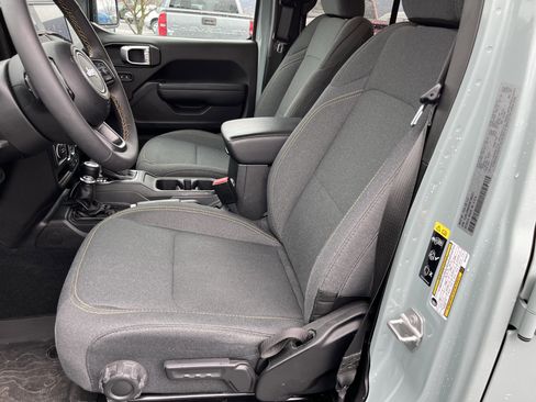 Used 2024 Jeep Wrangler Unlimited w/ Convenience Group image 13