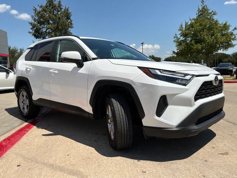 Used 2025 Toyota RAV4 XLE FWD image 4