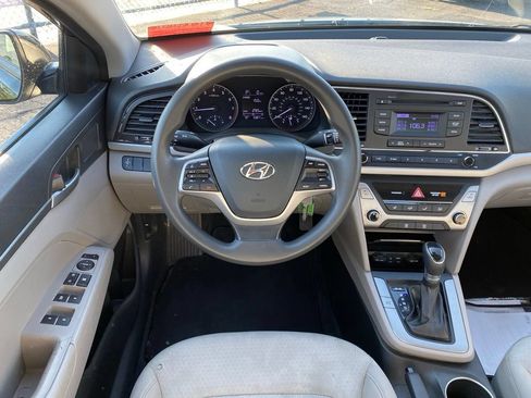 Used 2018 Hyundai Elantra SE FWD image 18