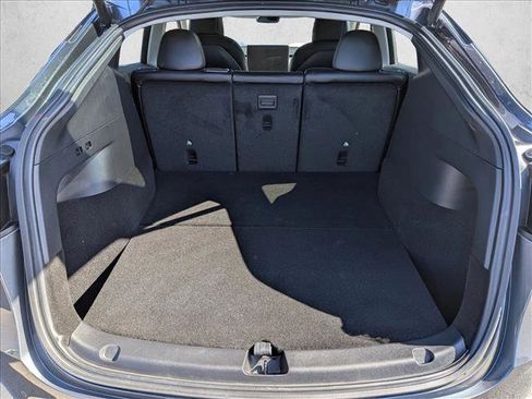 Used 2022 Tesla Model Y Long Range image 6