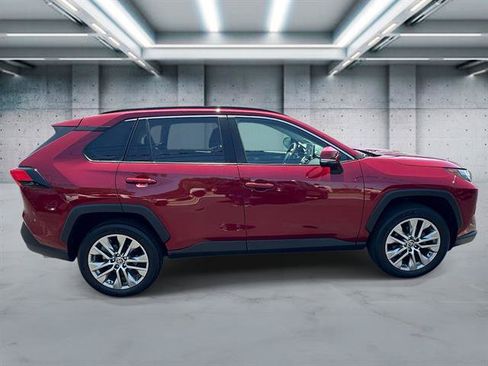 Used 2022 Toyota RAV4 XLE Premium FWD image 4