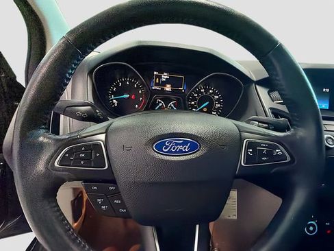 Used 2015 Ford Focus SE w/ SE Cold Weather Package image 8