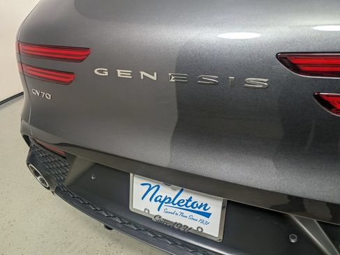 Used 2023 Genesis GV70 3.5T Sport w/ Sport Advanced Package AWD/4WD image 9