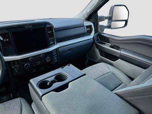 Used 2025 Ford F250 XLT w/ Black Appearance Package AWD/4WD image 24