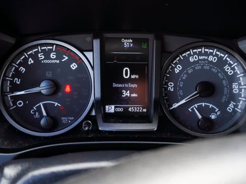 Certified 2022 Toyota Tacoma TRD Off-Road AWD/4WD image 37