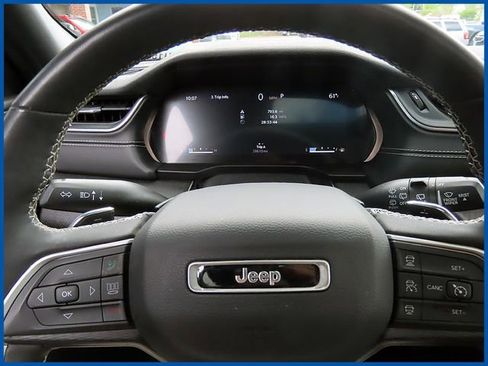 Used 2023 Jeep Grand Cherokee L Laredo AWD/4WD image 16