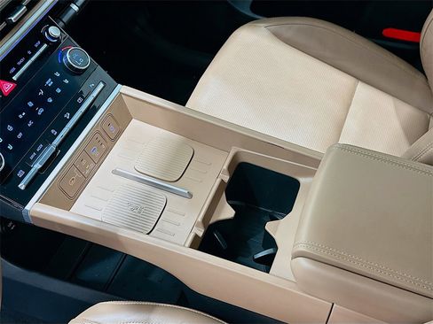 Used 2024 Hyundai Santa Fe Limited image 17