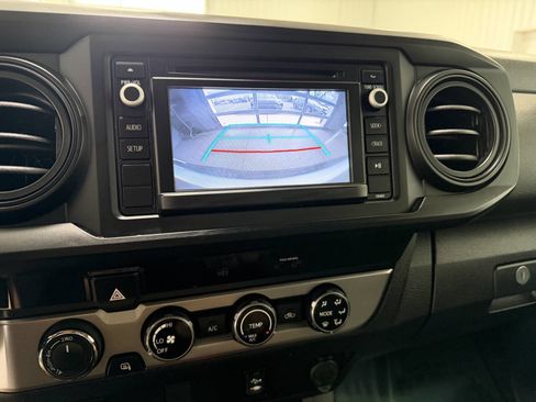 Used 2018 Toyota Tacoma SR AWD/4WD image 11