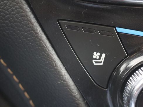 Used 2023 Chevrolet Equinox Premier AWD/4WD image 17