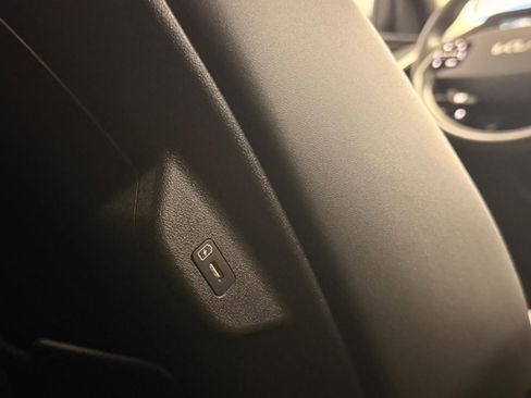 Used 2023 Kia Niro Wind image 40