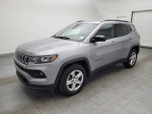 Used 2024 Jeep Compass Latitude image 2