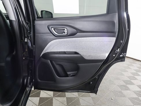 Used 2022 Jeep Compass Latitude image 25