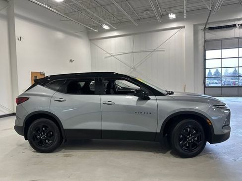 Used 2025 Chevrolet Blazer LT w/ Midnight/Sport Edition image 7