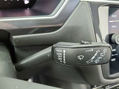 Used 2022 Volkswagen Tiguan SE R-Line image 45