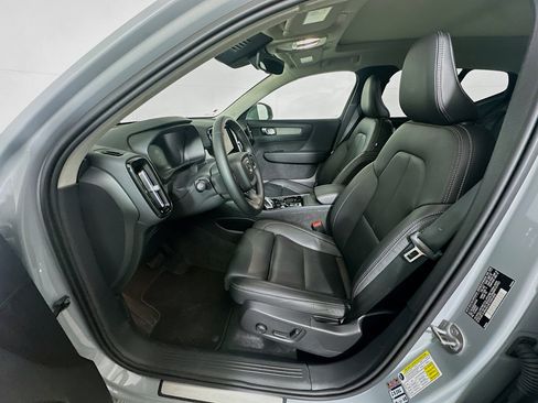 Used 2025 Volvo XC40 B5 Plus image 13