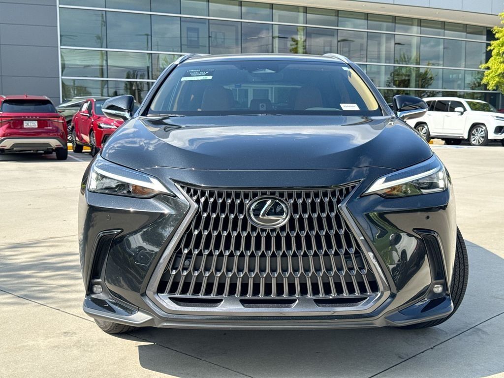 Used 2025 Lexus NX 250 FWD w/ Towing Package (2000 Lbs) image 4
