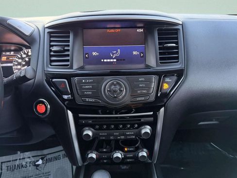 Used 2018 Nissan Pathfinder SV image 31