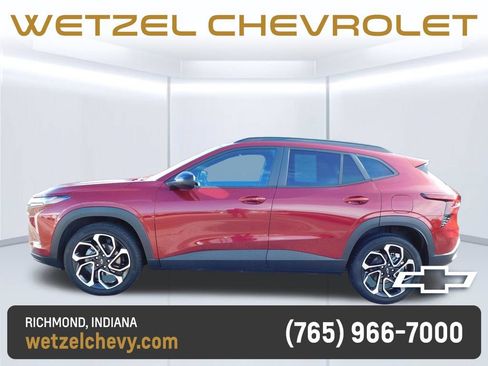 Used 2025 Chevrolet Trax RS w/ Sunroof Package FWD image 6