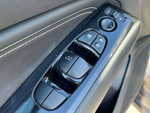 Used 2023 Nissan Altima 2.5 SV w/ SV Premium Package image 17