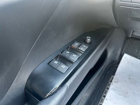 Used 2019 Toyota Camry LE image 18