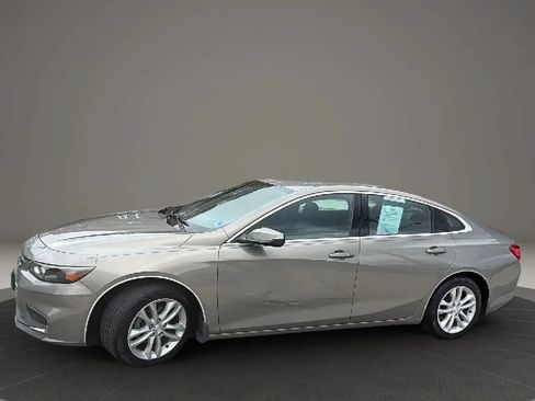 Used 2017 Chevrolet Malibu LT FWD image 1