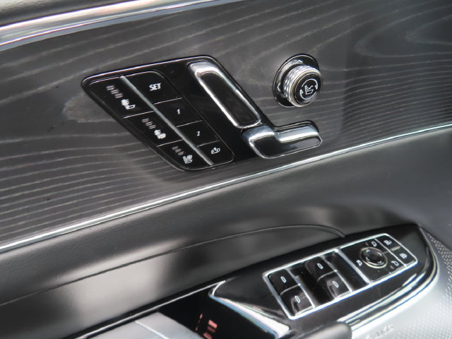 Used 2024 Cadillac Lyriq Luxury AWD/4WD image 10