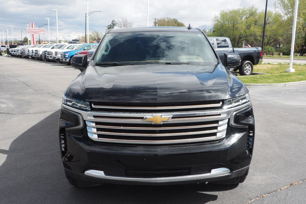 Used 2022 Chevrolet Suburban High Country w/ Premium Package 2 AWD/4WD image 2