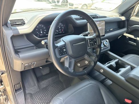 Certified 2025 Land Rover Defender 110 X-Dynamic SE AWD/4WD image 22