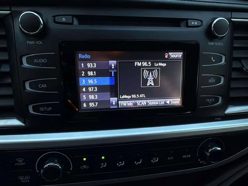 Used 2019 Toyota Highlander LE image 28