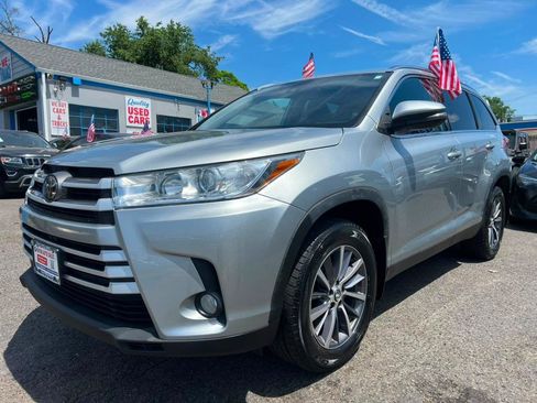 Used 2019 Toyota Highlander XLE AWD/4WD image 5