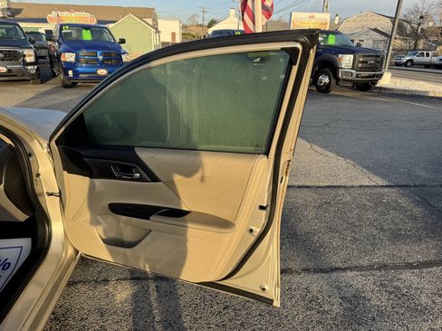 Used 2015 Honda Accord LX image 36