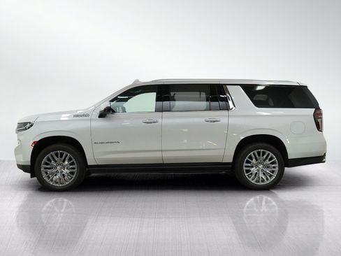Used 2023 Chevrolet Suburban High Country AWD/4WD image 2