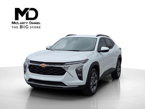 Certified 2025 Chevrolet Trax LT w/ Driver Confidence Package image 2