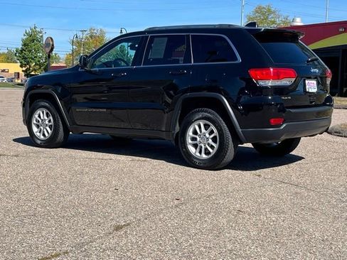 Used 2018 Jeep Grand Cherokee Laredo image 3