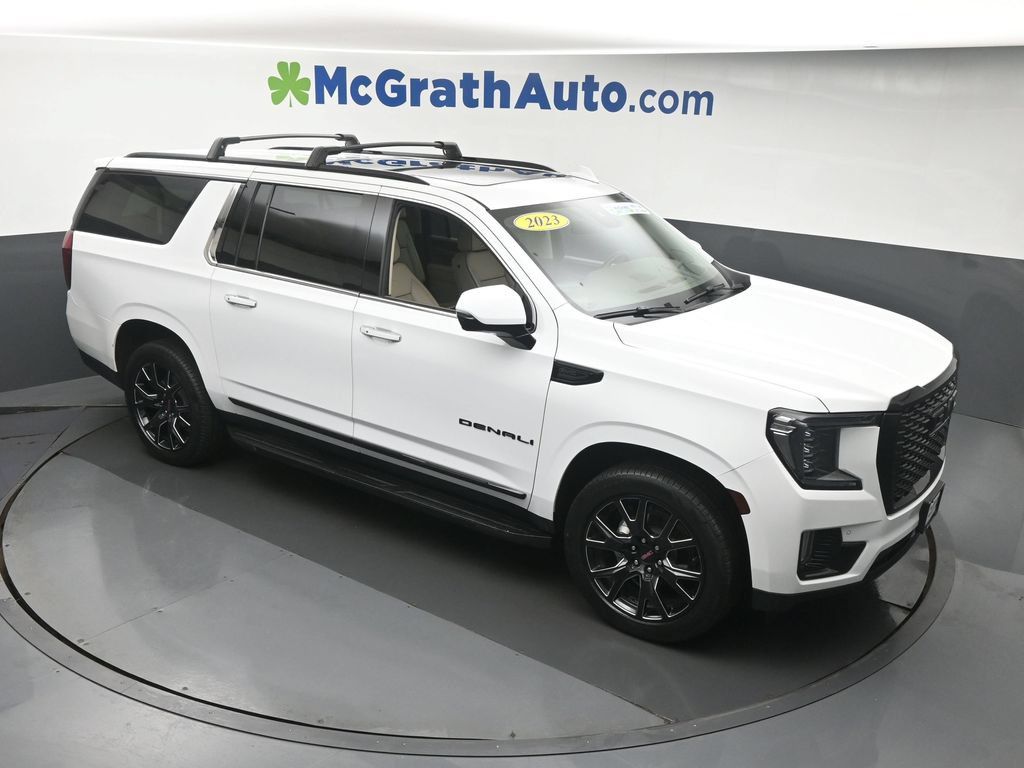 Used 2023 GMC Yukon XL Denali AWD/4WD image 3